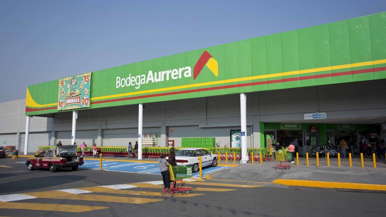 How to add friends on an airplane